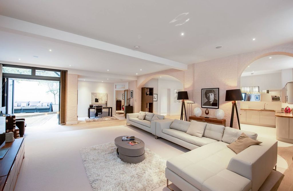 Property photo 1 of 19