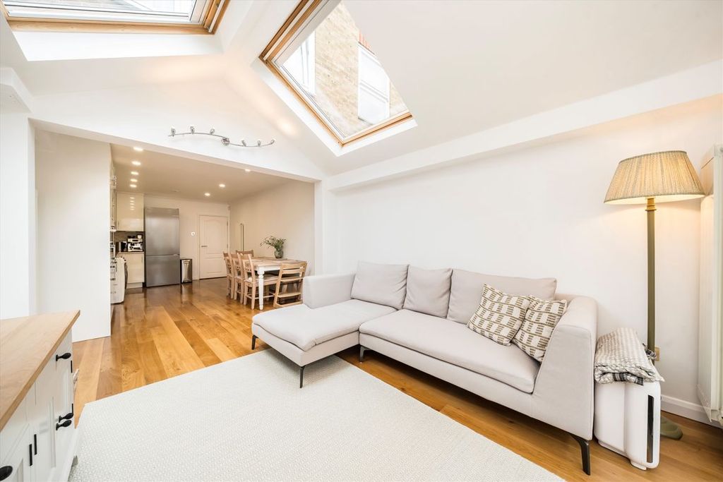 Property photo 2 of 8