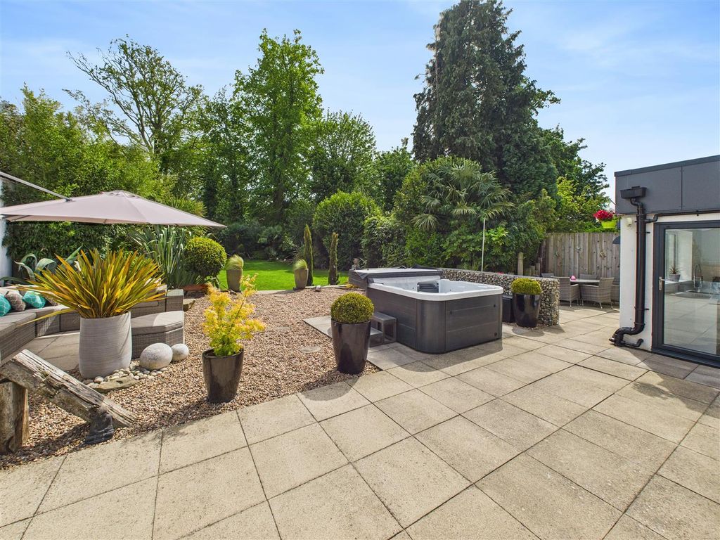 Property photo 3 of 48 Outside