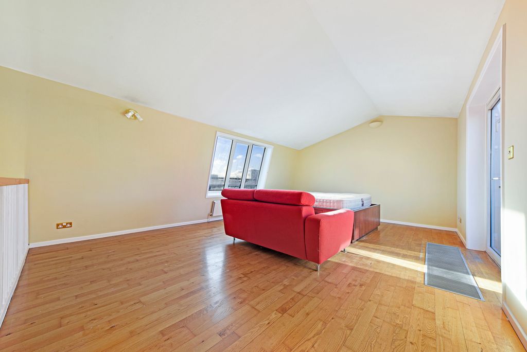 Property photo 3 of 24