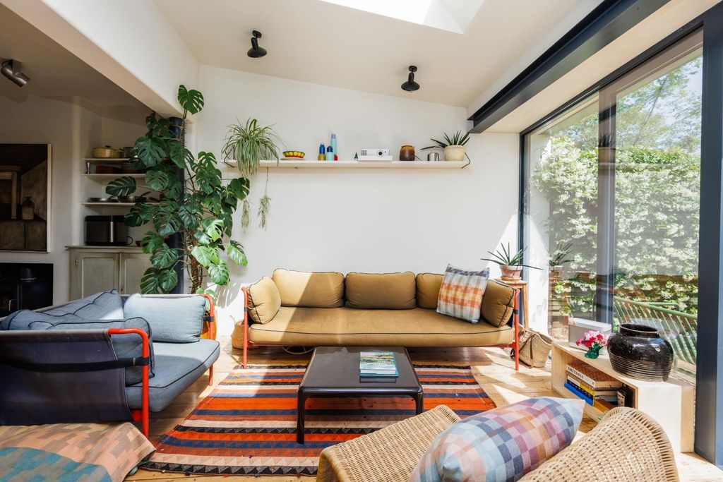 Property photo 3 of 35 13 Kingsley Road-25.Jpg