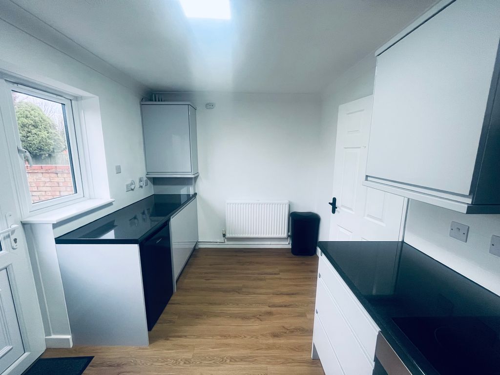 Property photo 3 of 8 Kitchen