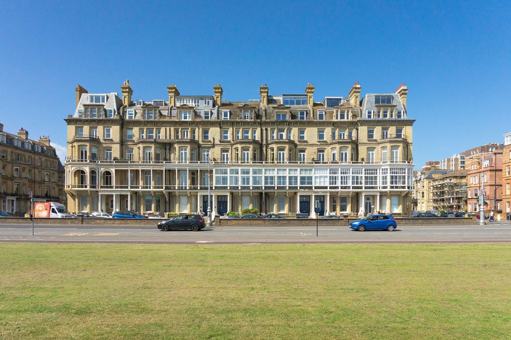 Property photo 2 of 22