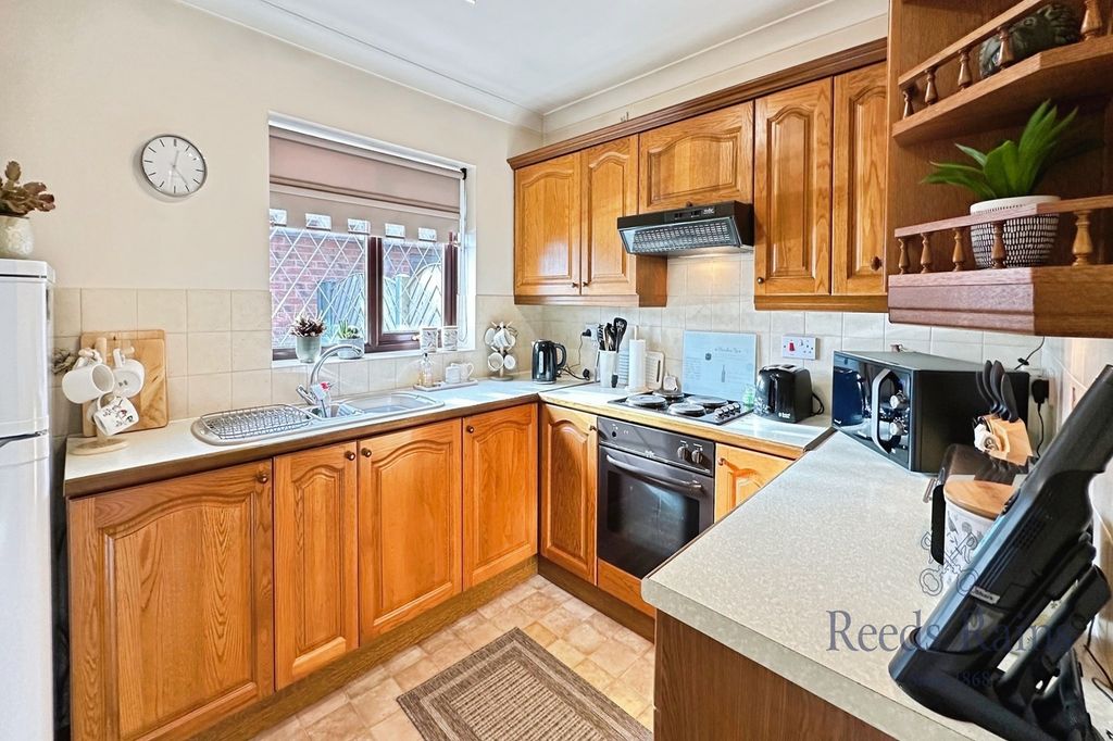 Property photo 2 of 18 Kitchen