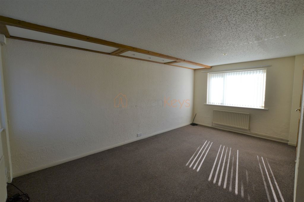 Property photo 2 of 11 Lounge