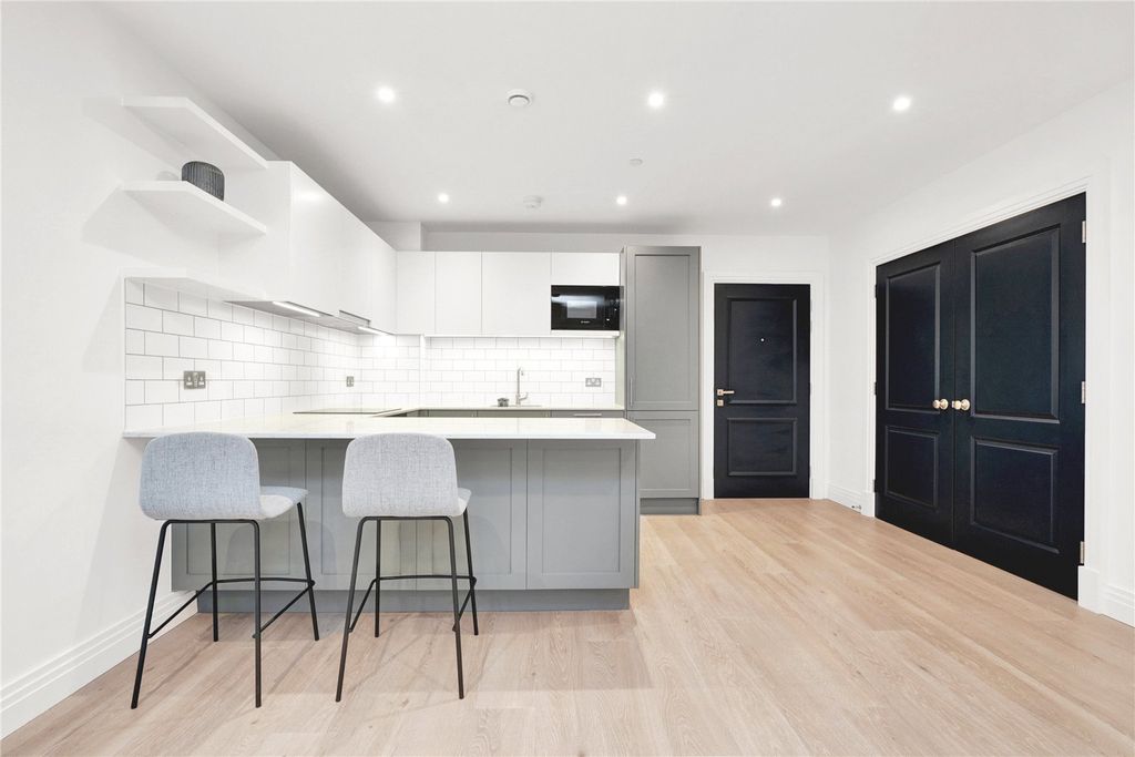 Property photo 2 of 11 Kitchen