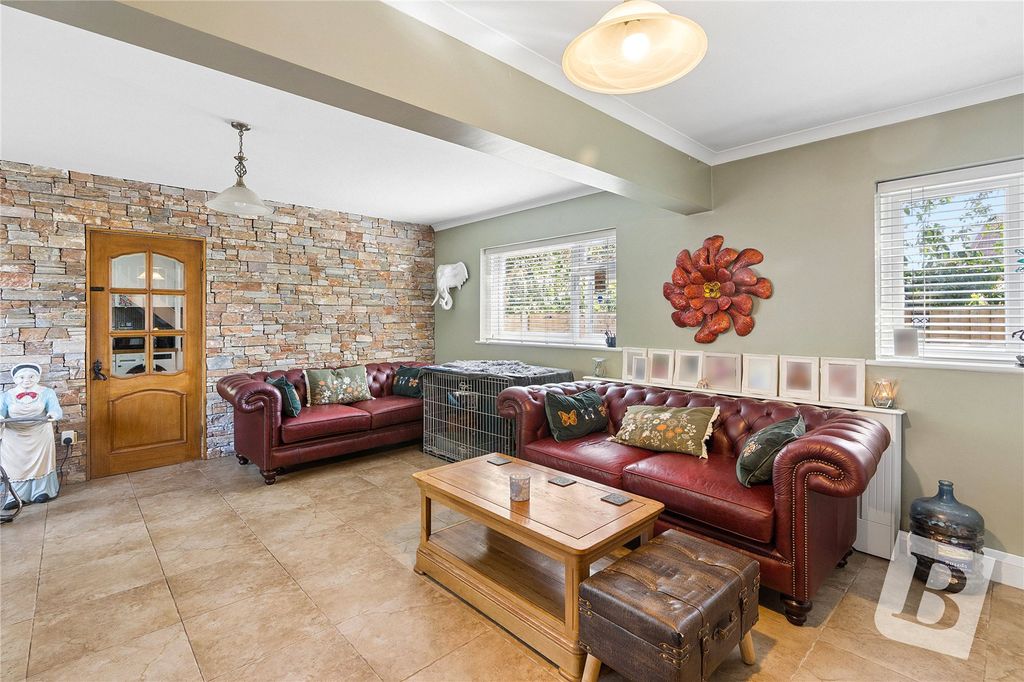 Property photo 3 of 17 Lounge/Diner