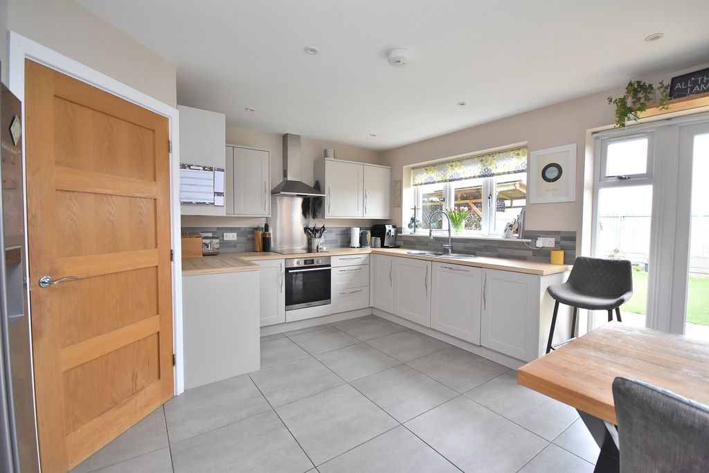 Property photo 3 of 21