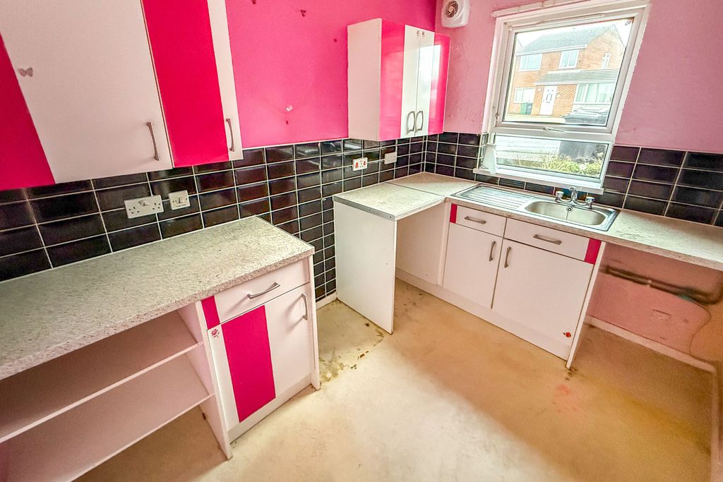 Property photo 2 of 16 28 Dale Park Avenue, Kilburn, Derbyshire, De56 0Pr