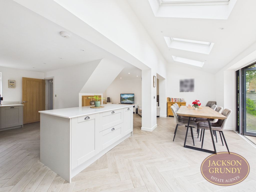 Property photo 3 of 15 St Annes Close