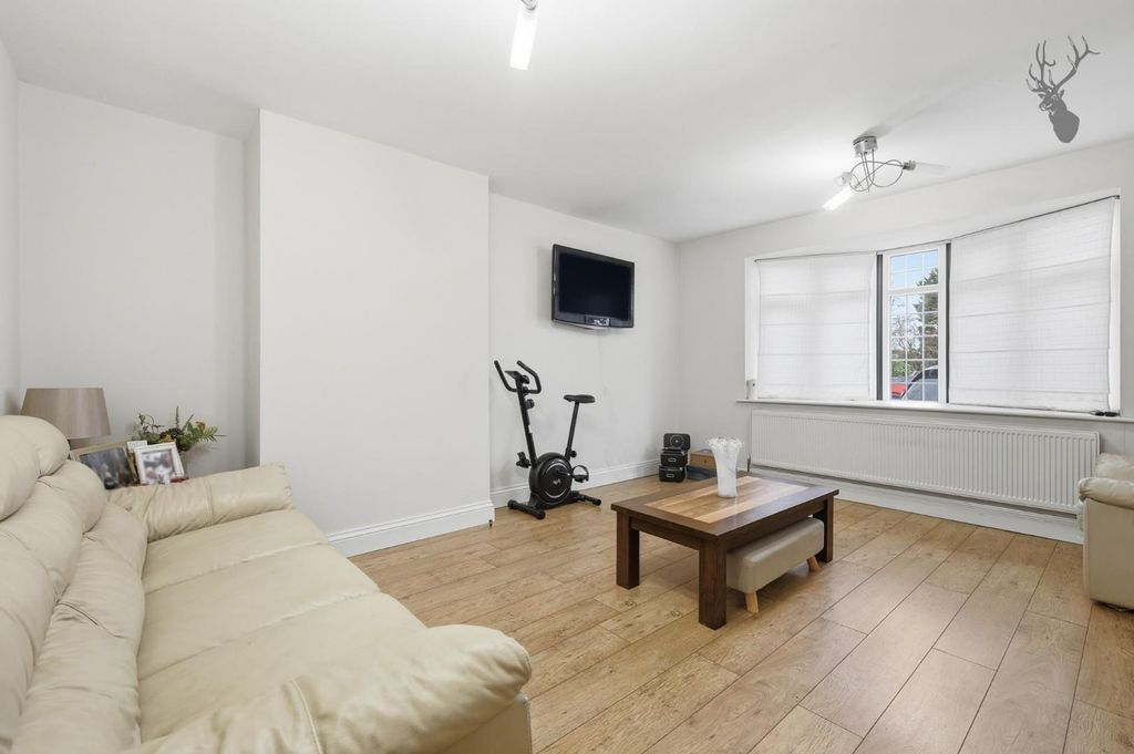 Property photo 3 of 23