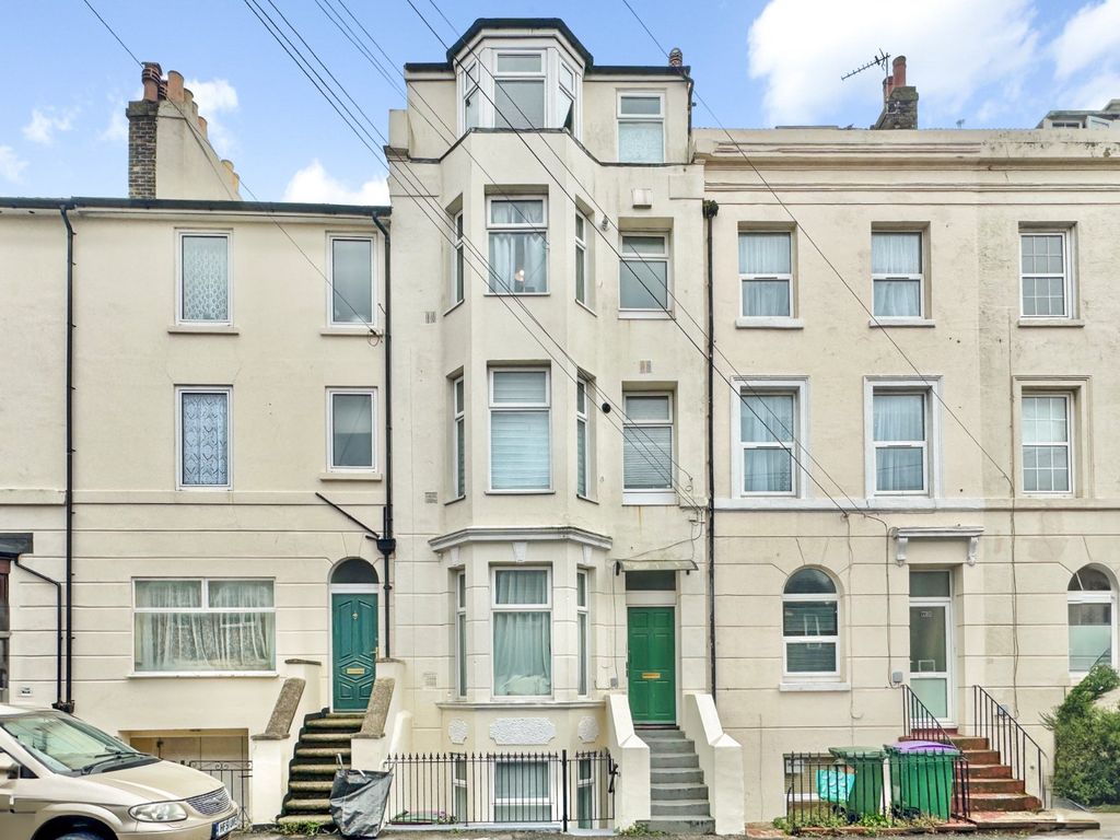 Property photo 1 of 8 Harbour Way