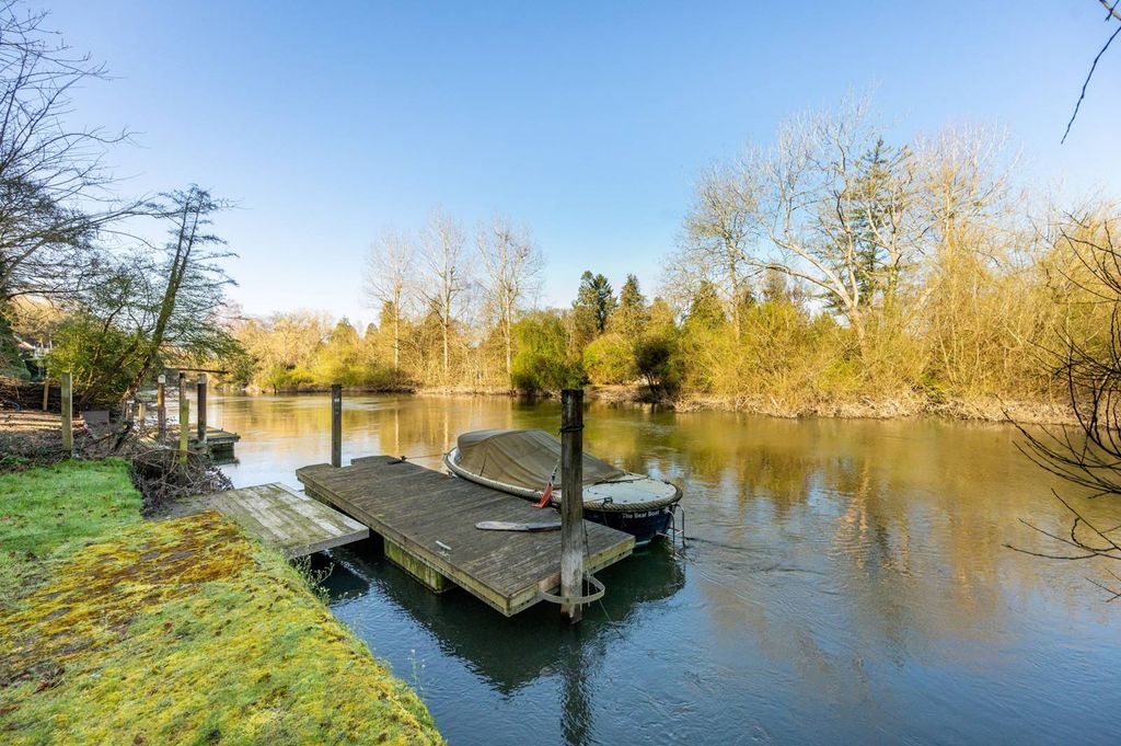 Property photo 2 of 32