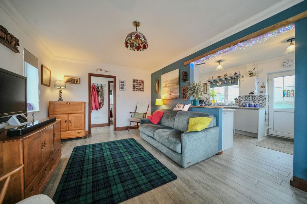 Property photo 3 of 25