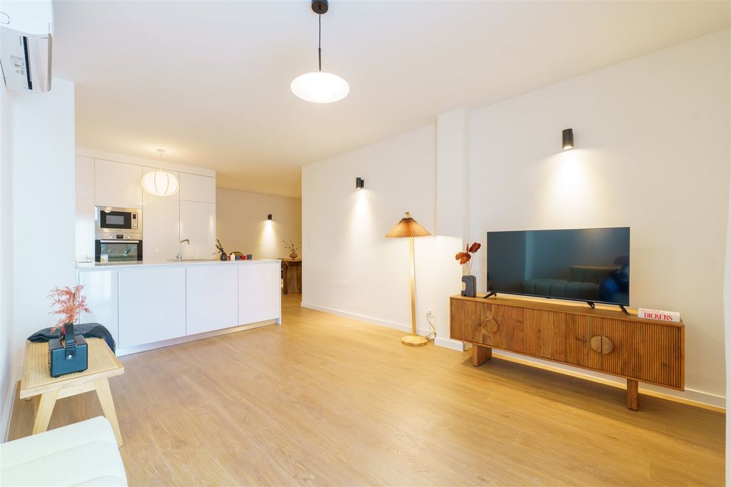 Property photo 2 of 39