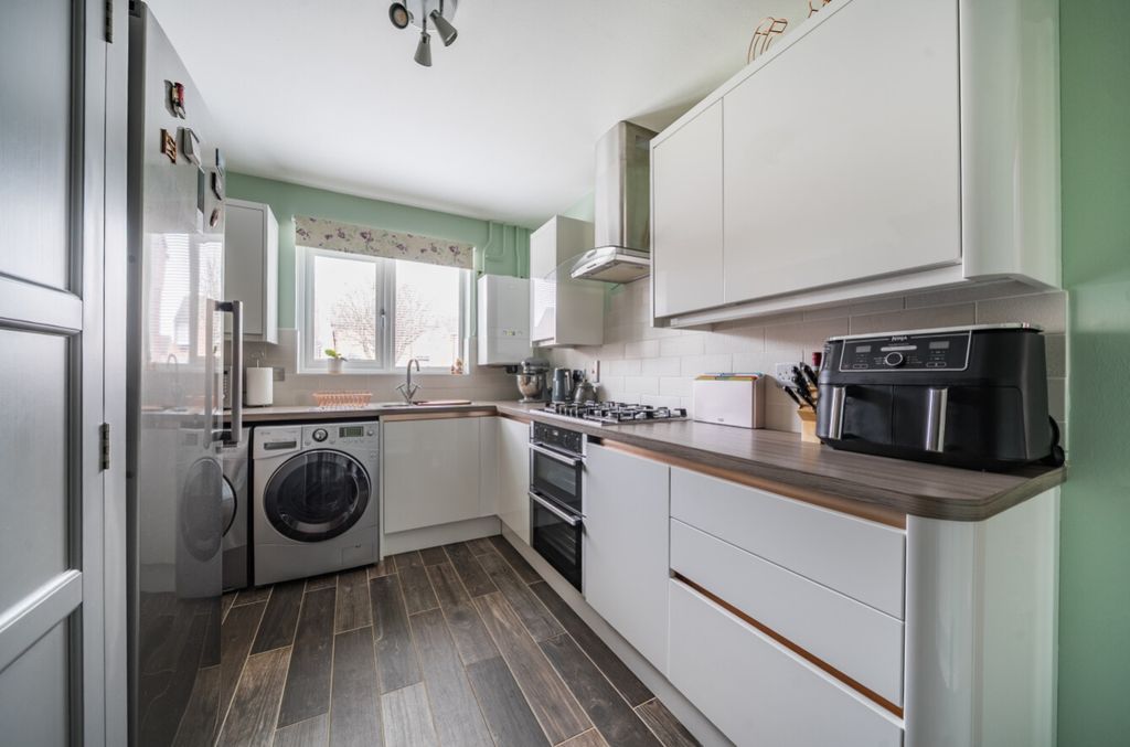 Property photo 3 of 22 1400063-19-696E176Da0ee2