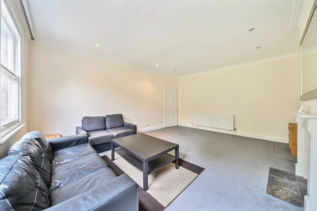 Property photo 3 of 14 Photo 8