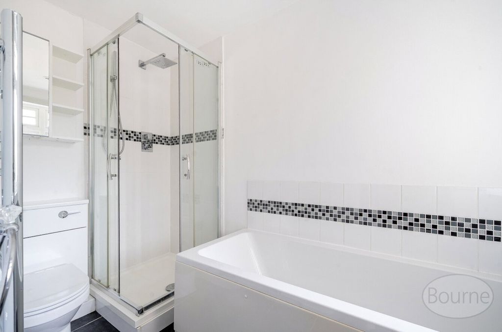 Additional image 5 of 1 bed flat for saleForest Road, Liss, Hampshire GU33