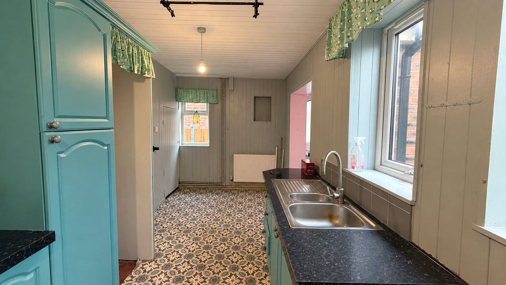 Property photo 2 of 14 Kitchen