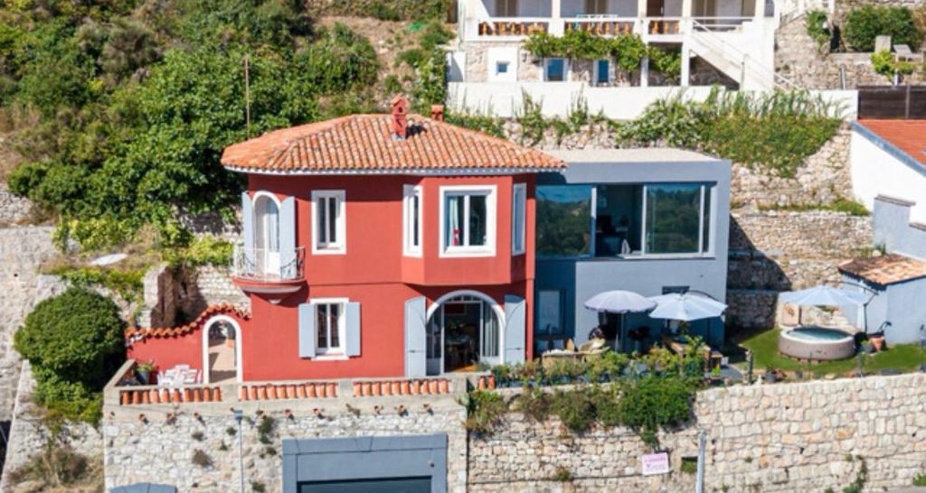 Property photo 2 of 11