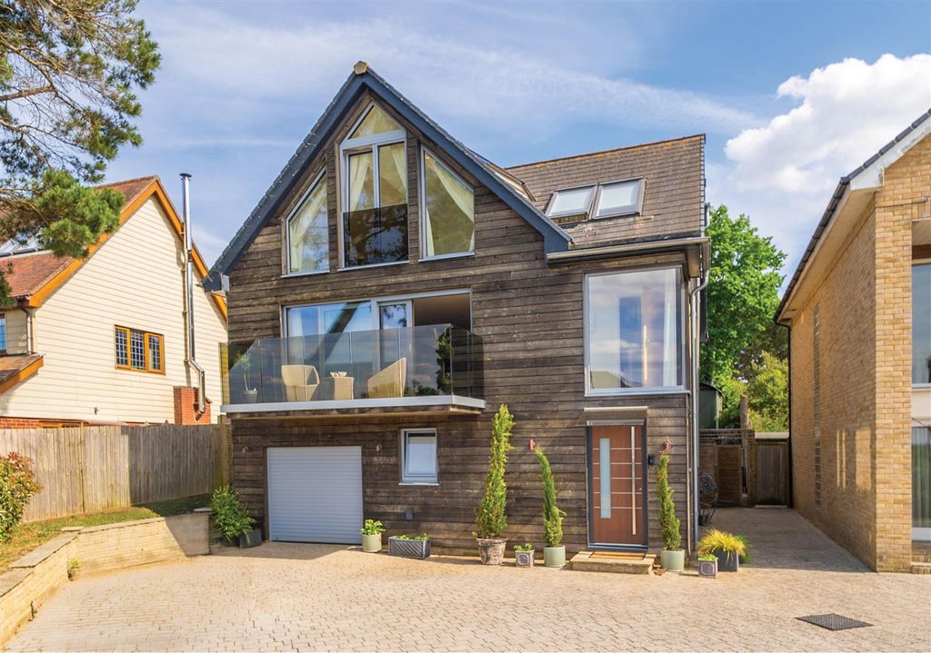 Property photo 1 of 34
