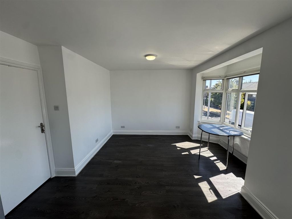 Property photo 2 of 14 Kitchen/Lounge