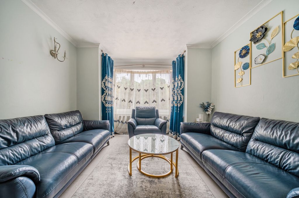 Property photo 3 of 23 1515995-26-6A9990...