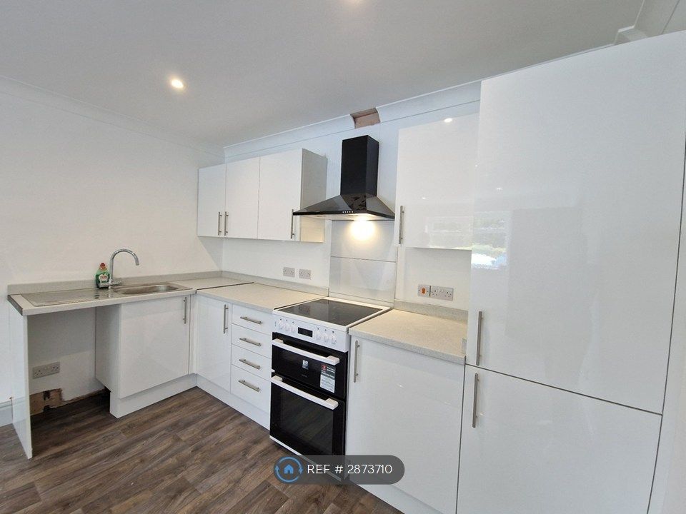 Property photo 3 of 6 Kitchen