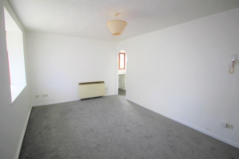 Property photo 3 of 6 Lounge 2