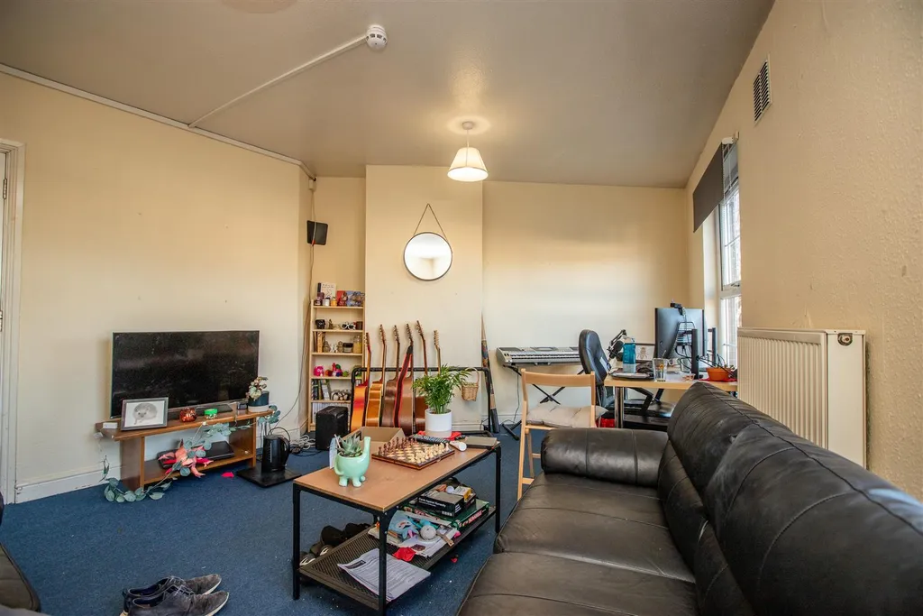 Apartment in Birmingham, Selly Oak - View 3
