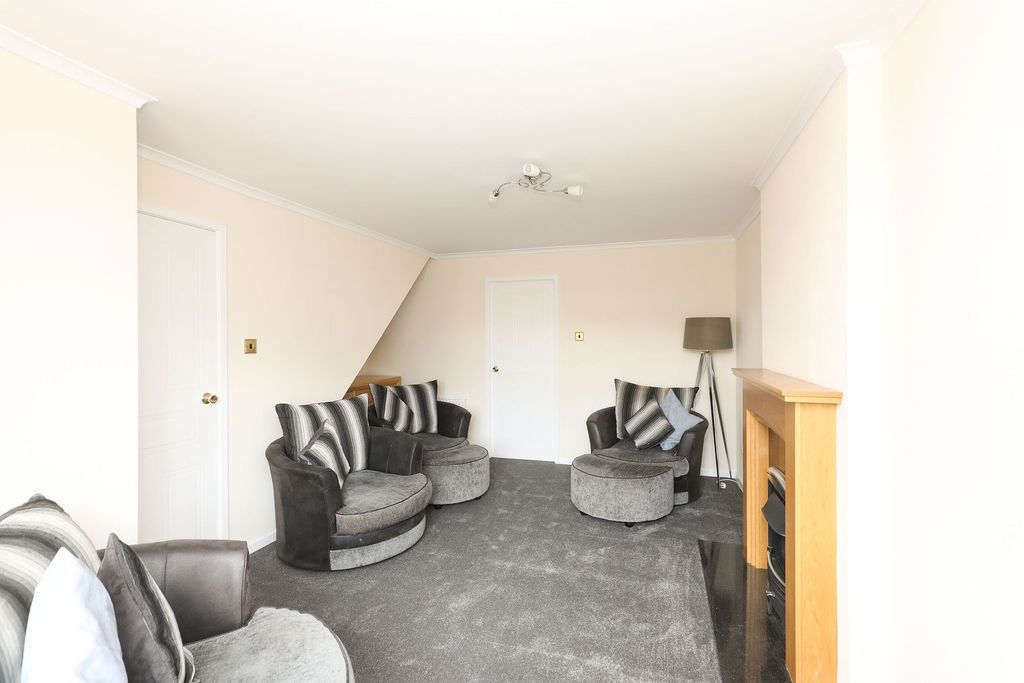 Property photo 3 of 23