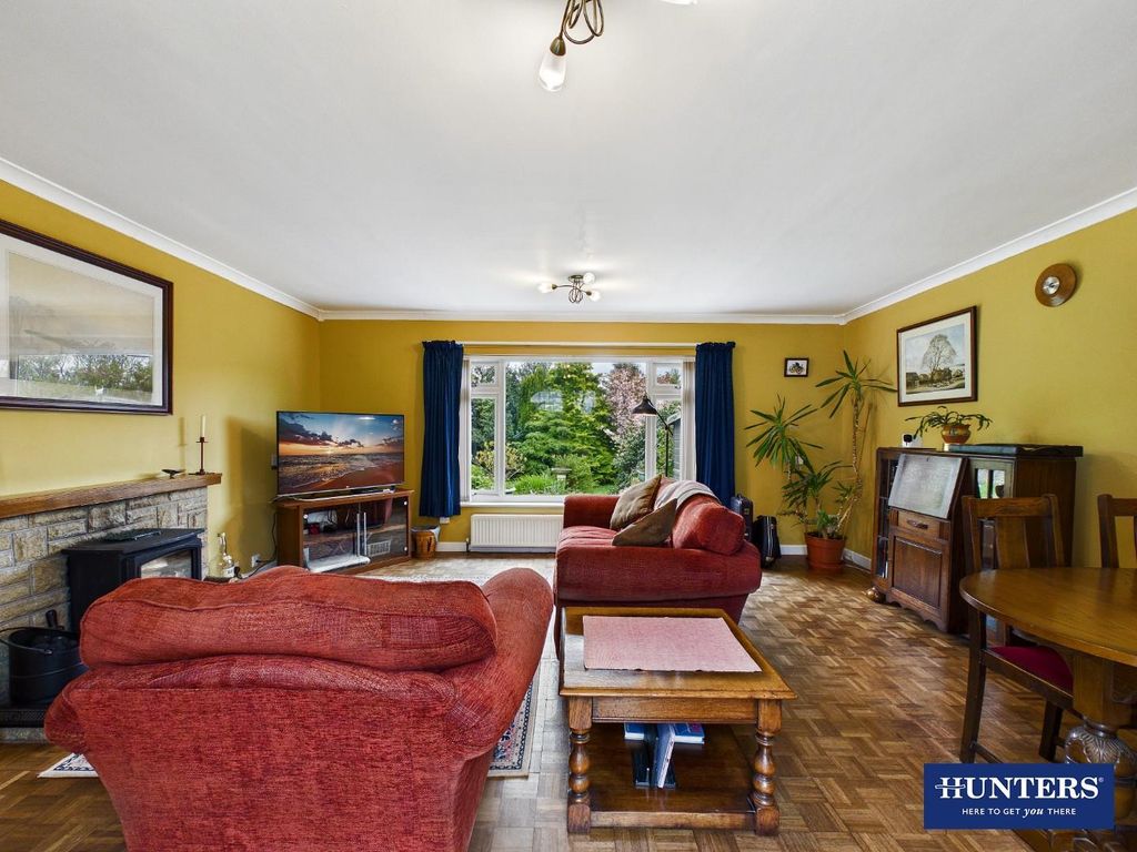 Property photo 3 of 30 Living Room