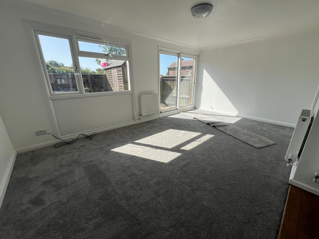Property photo 3 of 8 Living Room