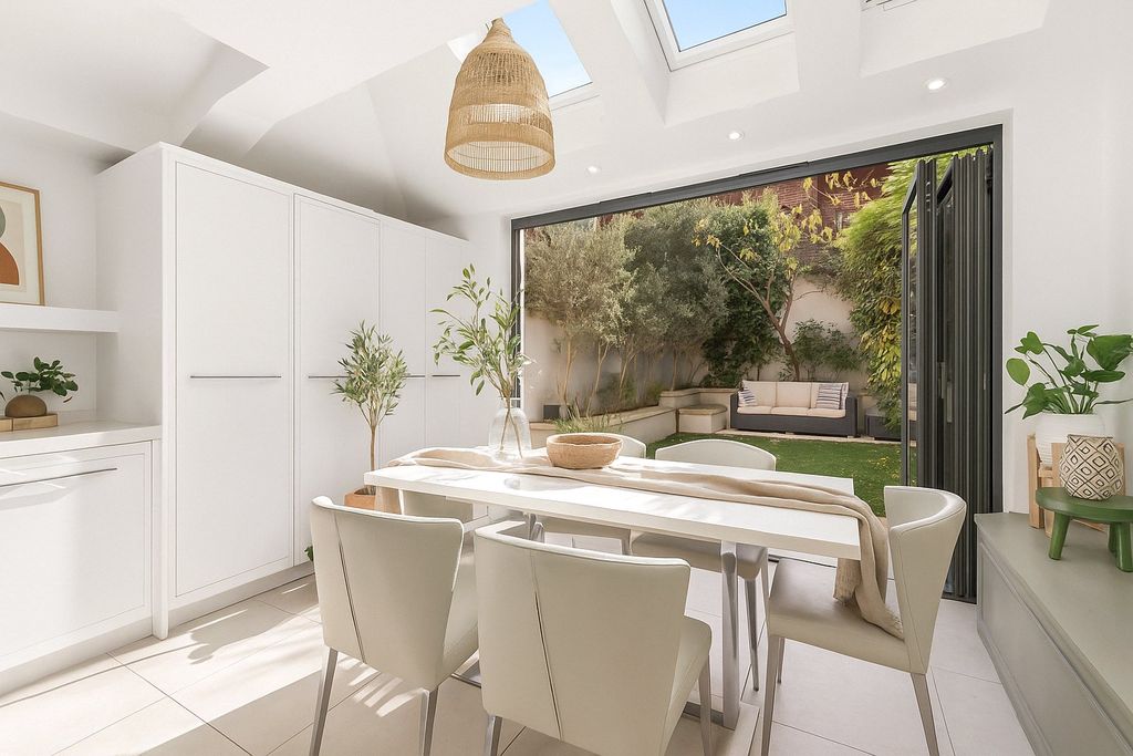 Property photo 3 of 11 Dining Room