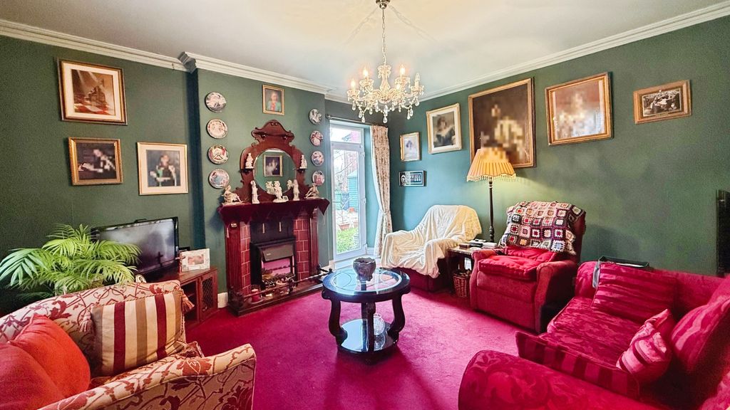 Property photo 3 of 22 Lounge