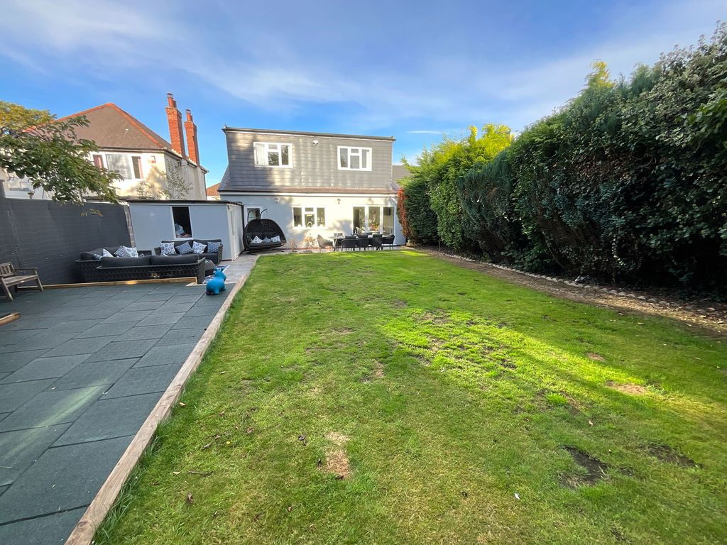 Property photo 2 of 27