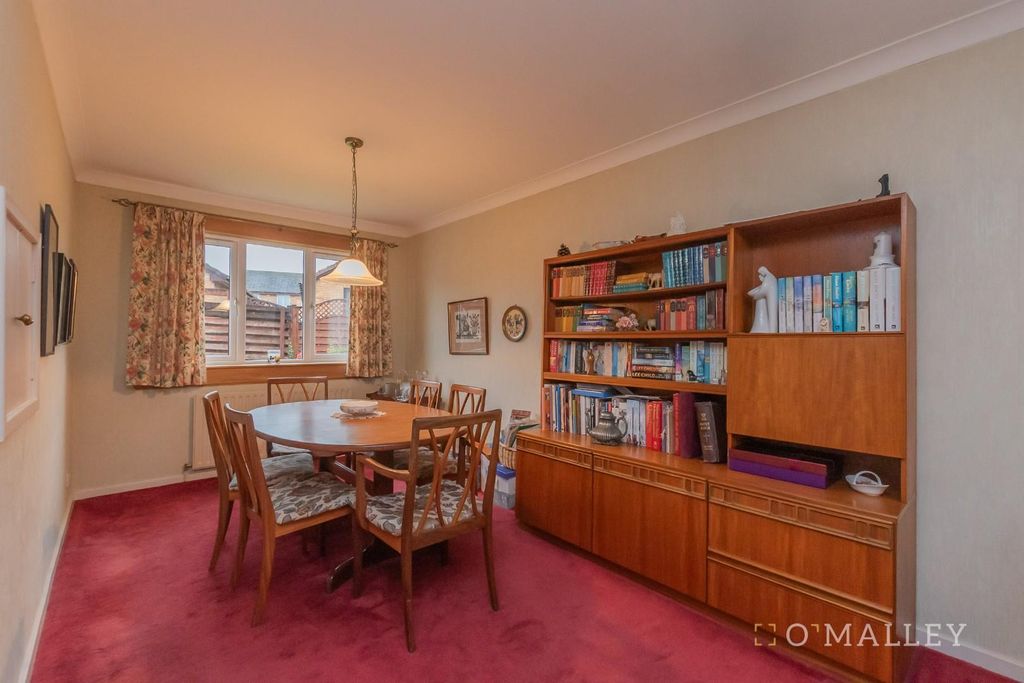 Property photo 3 of 11 Dining Area