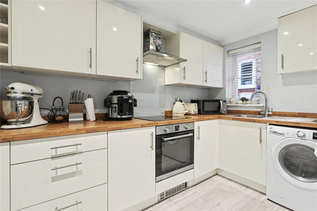 Property photo 2 of 12 Kitchen