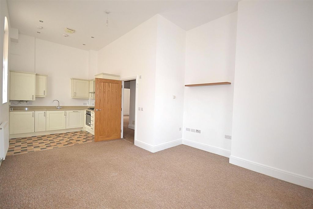 Property photo 2 of 11 7 (1).Png