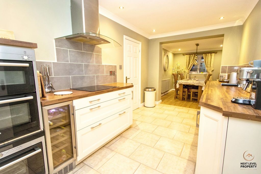 Property photo 2 of 25