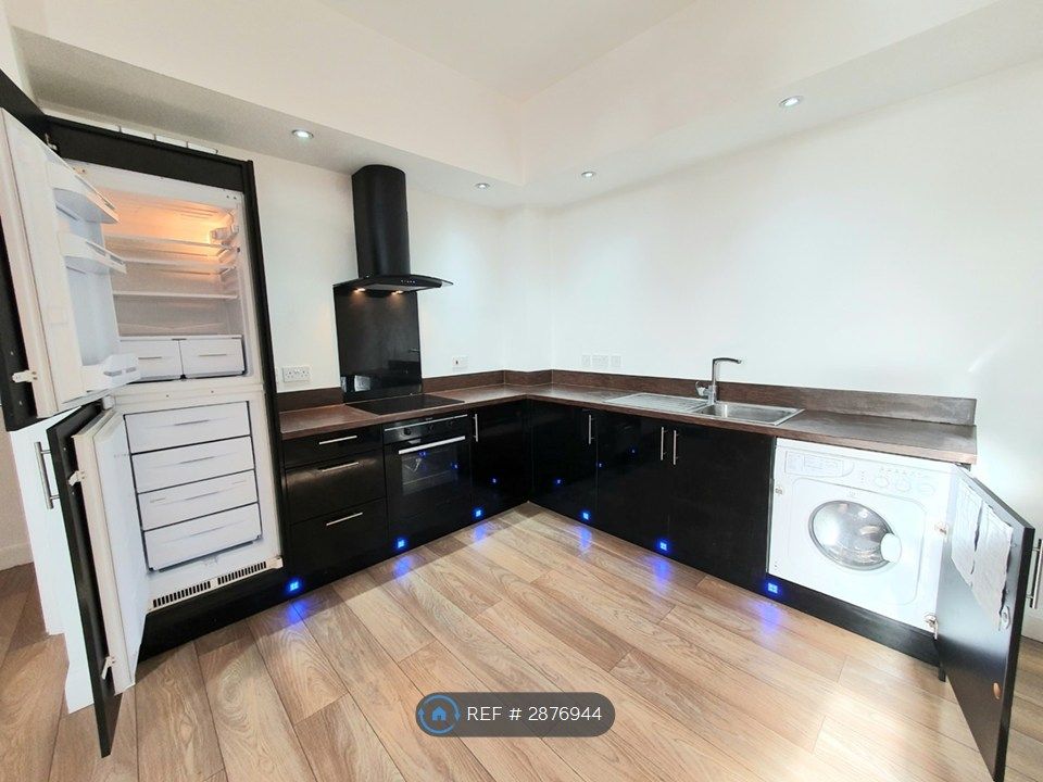 Property photo 2 of 12 Fully Fitted Appliances