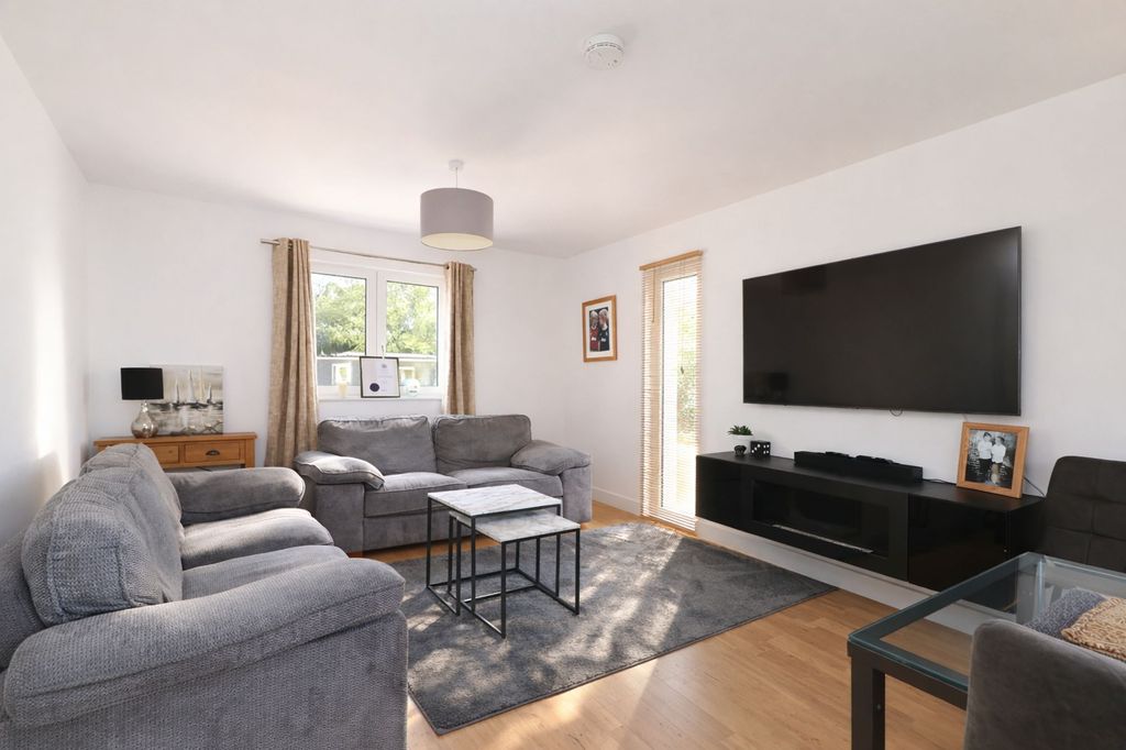 Property photo 3 of 21 Living Room