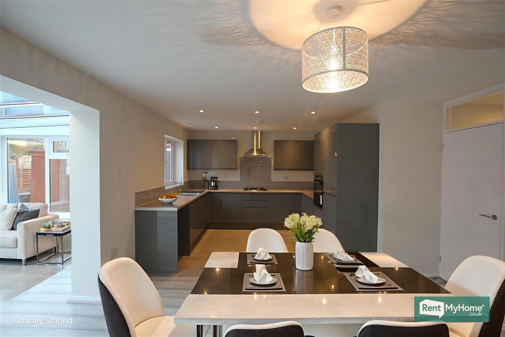 Property photo 1 of 10 Kitchen