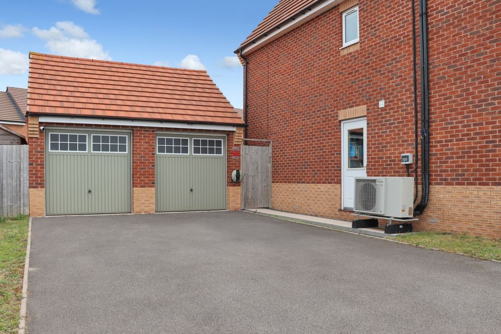 Property photo 2 of 41 Double-Garage