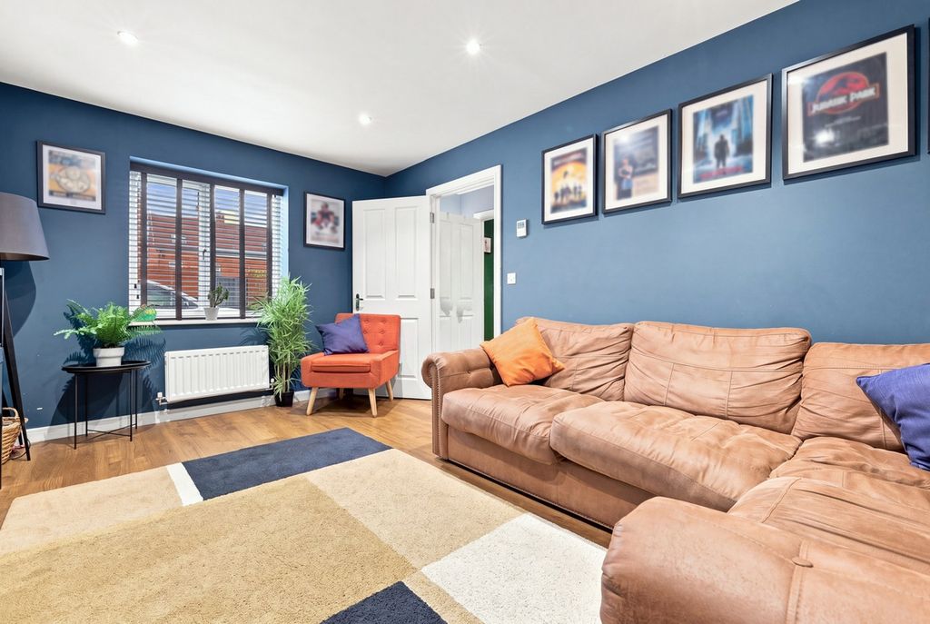 Property photo 2 of 34