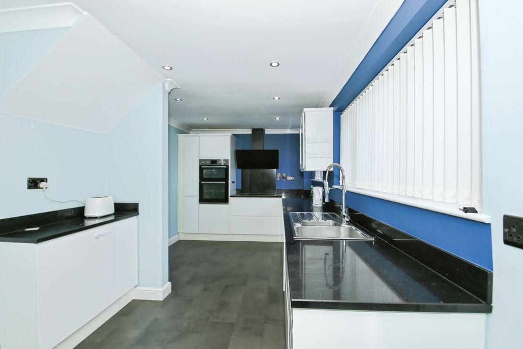 Property photo 3 of 19 Img_3442