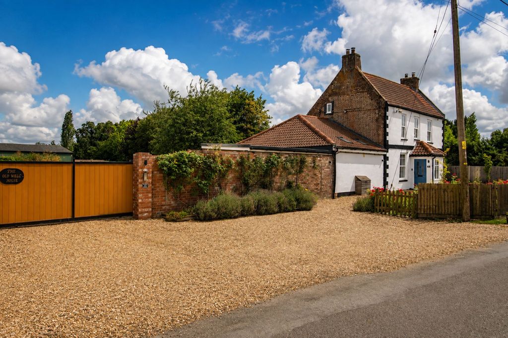 Property photo 1 of 59
