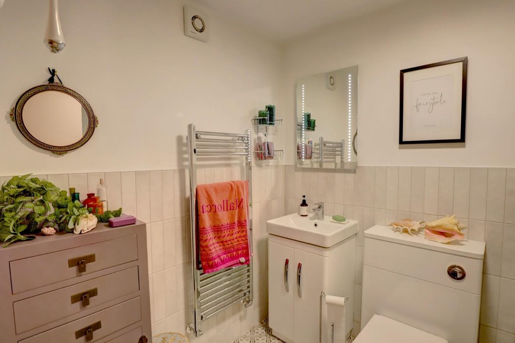 Additional image 9 of 2 bed flat for saleCleaver Gardens, Weddington, Nuneaton CV10
