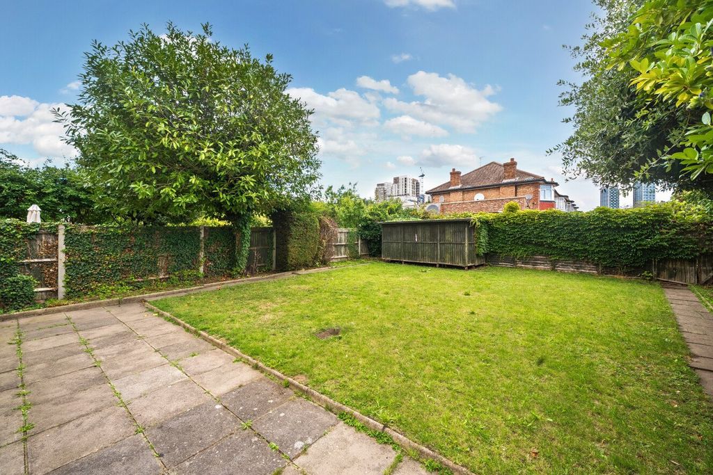 Property photo 2 of 22 Picture No. 21