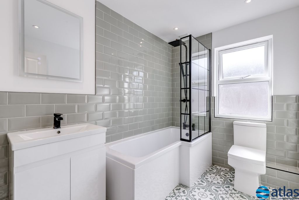 Property photo 2 of 27 Bathroom